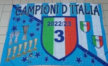 Bandiera Ssc Napoli 150X90 Campioni D'Italia 3°Scudetto Trofei + Omaggio